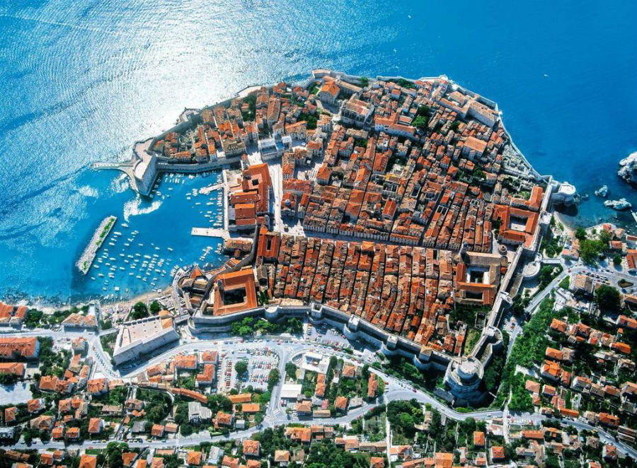 Дубровник – старый крошечный город в Хорватии, который входит в обязательную экскурсионную программу каждого любознательного туриста.