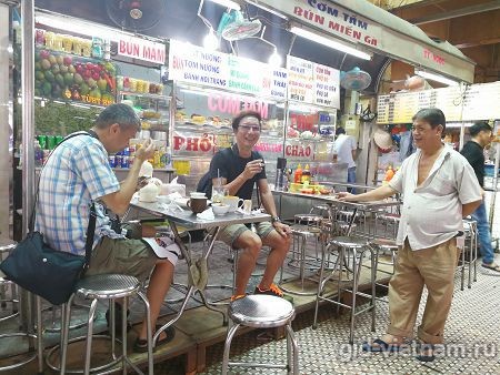 Вьетнамская закусочная на рынке