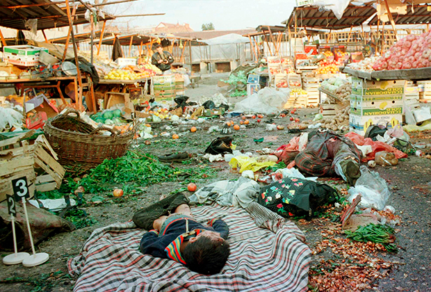 Последствия бомбардировки Косовска-Митровицы. Тогда погибли три человека, пострадали 40