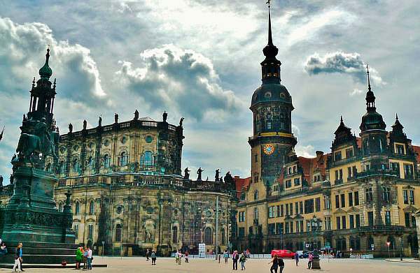 Расстояние от Праги до Дрездена: сколько км и времени ехать на машине или автобусе