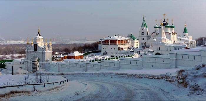Печерский монастырь Нижнего Новгорода в зимнем убранстве