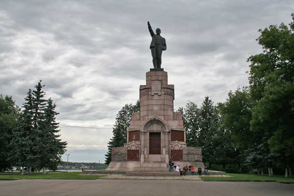 Памятник Ленину в Костроме