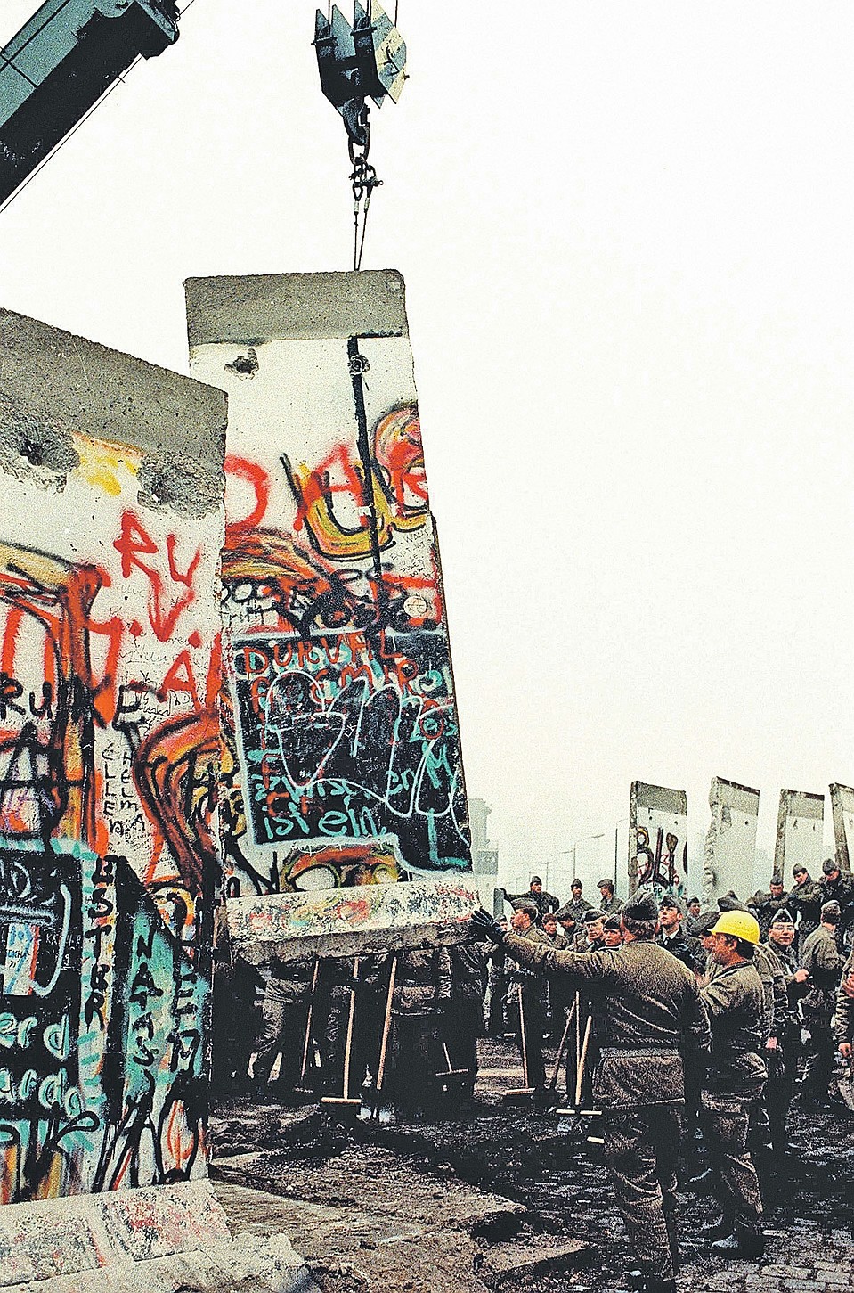 Падение 9 ноября разделяющей Берлин стены ознаменовало конец социалистического эксперимента в Германии. Фото: GLOBAL LOOK PRESS