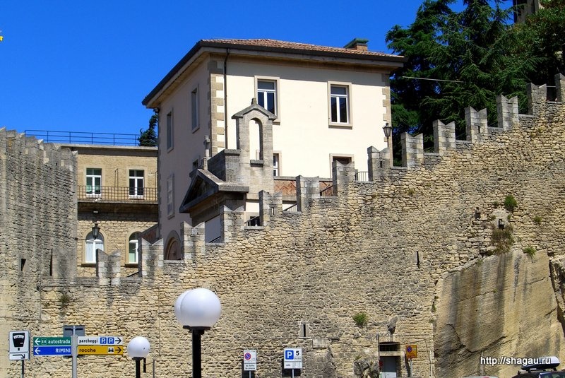Крепостные стены в Сан-Марино