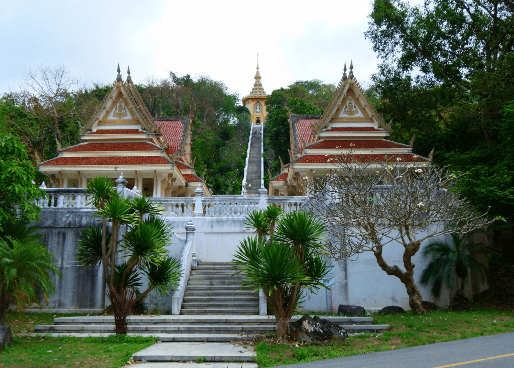 Вход в храмовой комплекс Ват Ян в Паттайи