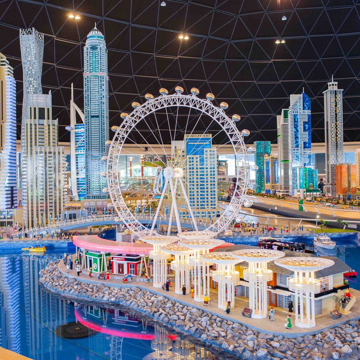Парки развлечений в дубае. Леголенд Дубай. Dubai Mall аттракционы. Motiongate Dubai парк.