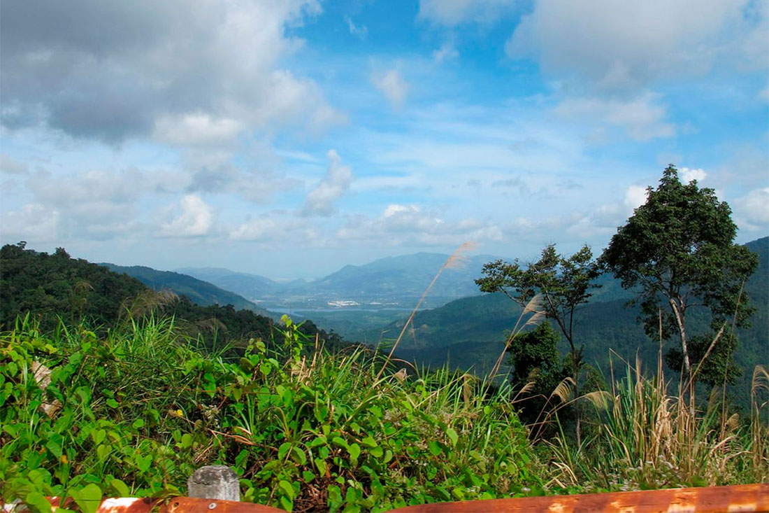 Вид из горы Хон Ба