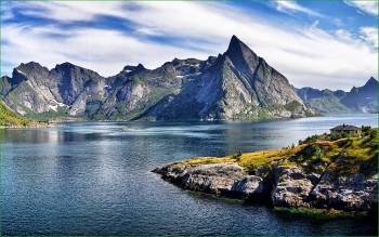 Природа Норвегии - река и горы - фото
