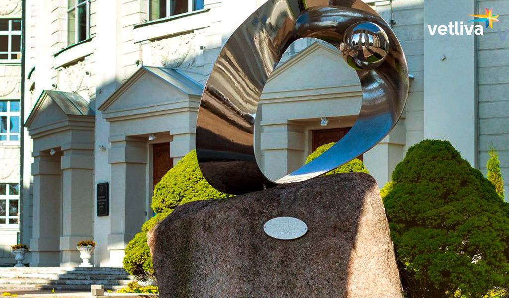 Monument to Möbius strip in Minsk