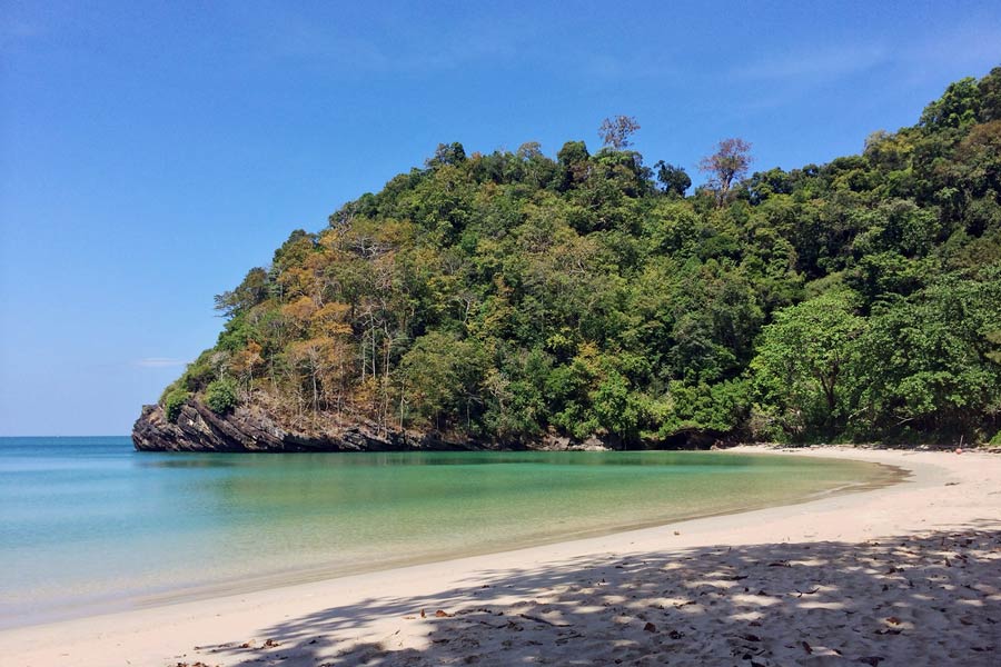 Beach in southern Thailand © Kal Hendry - Flickr Creative Commons